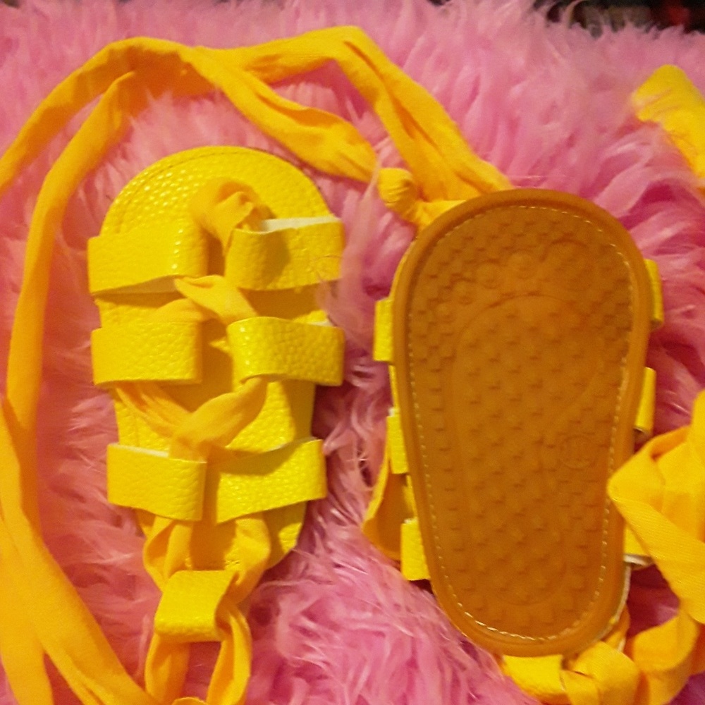 Infant tie sandels